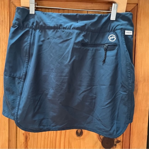 Magellan Water Repelling Skorts side and back Pockets size M. Lightweight - Picture 2 of 8